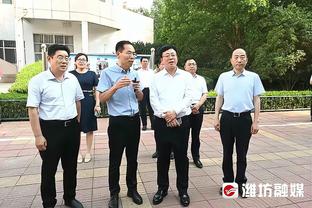 ?库里脚踝扭伤这一下幅度不小 看起来不容乐观